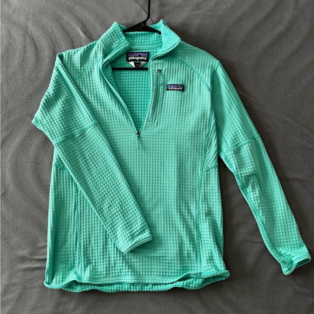 Patagonia women’s R1 pullover